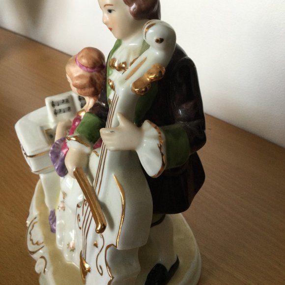Vintage CDC handmade Rococo porcelain figurine couple play music 7 5/8" - Picture 6 of 7